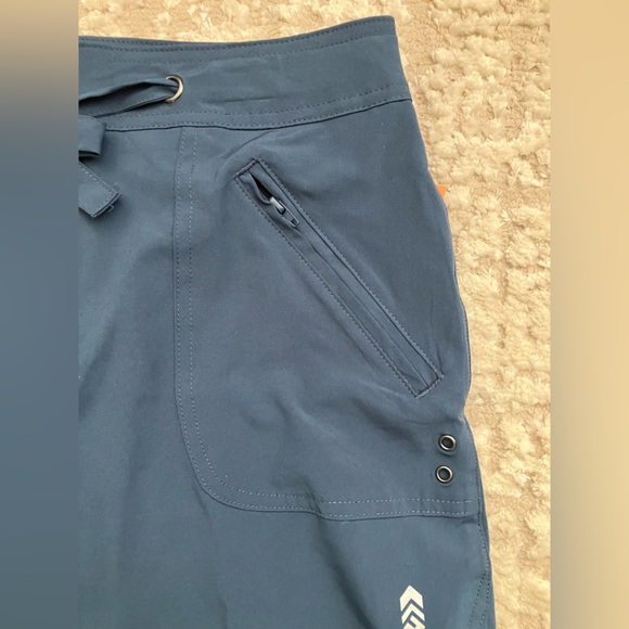 New, Free Country Women's Plus Bermuda Board Short Navy M - Picture 2 of 10